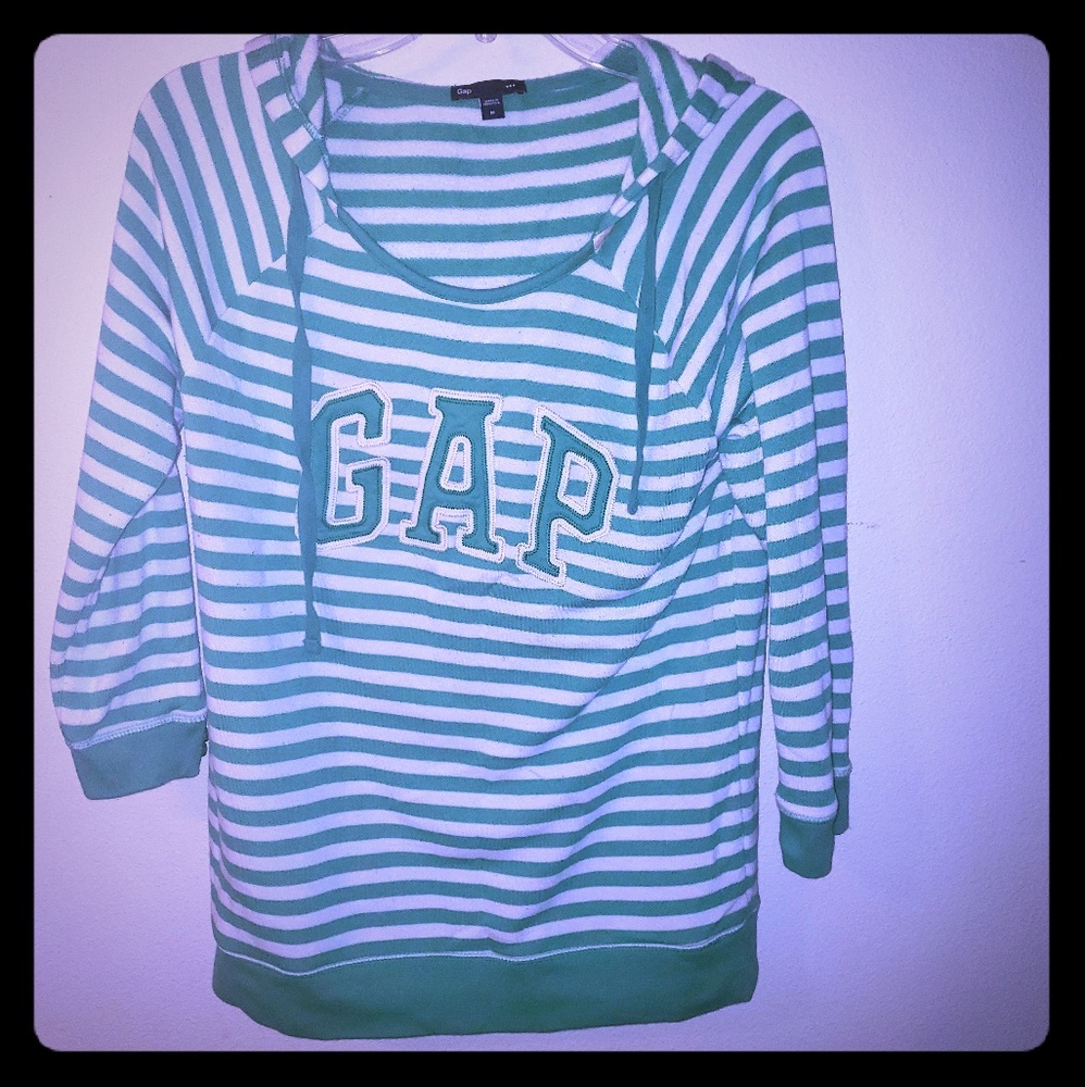 GAP sweater